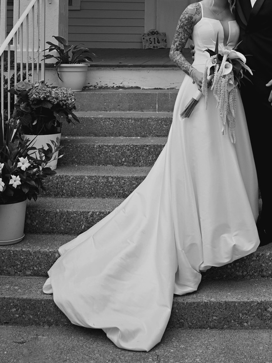 Dresses & Skirts - Classic White Silhouette A-Line Wedding Gown